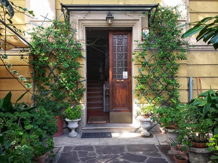 Апартаменты Golden House Болонья Экстерьер фото